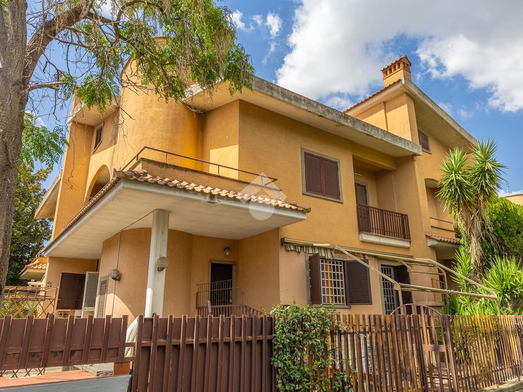 3 bedrooms Apartment in Rome, Italy No. 291885