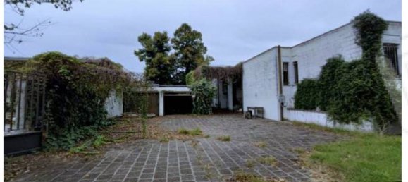 Edifício T6 em Leno, Italy N.º 337688 3