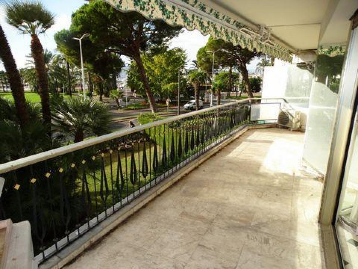 2 bedrooms Condo in Cannes, France No. 16039