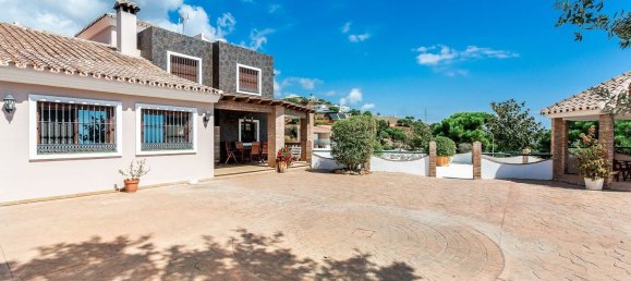 6 bedrooms House in Estepona, Spain No. 102924 2