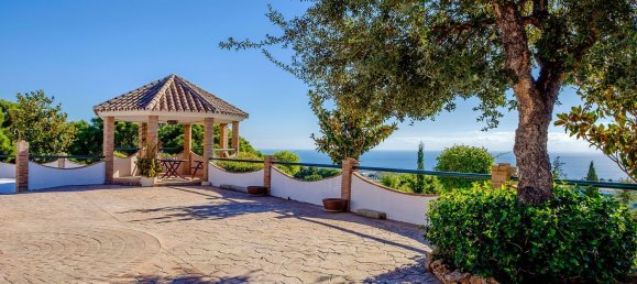 6 bedrooms House in Estepona, Spain No. 102924 12