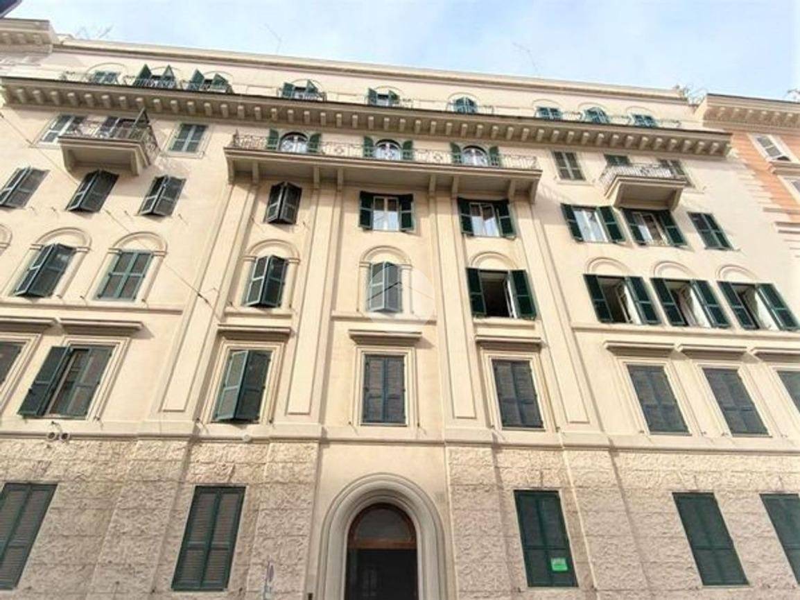 4 bedrooms Apartment in Rome, Italy No. 221907