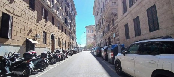 4 bedrooms Apartment in Rome, Italy No. 221907 3