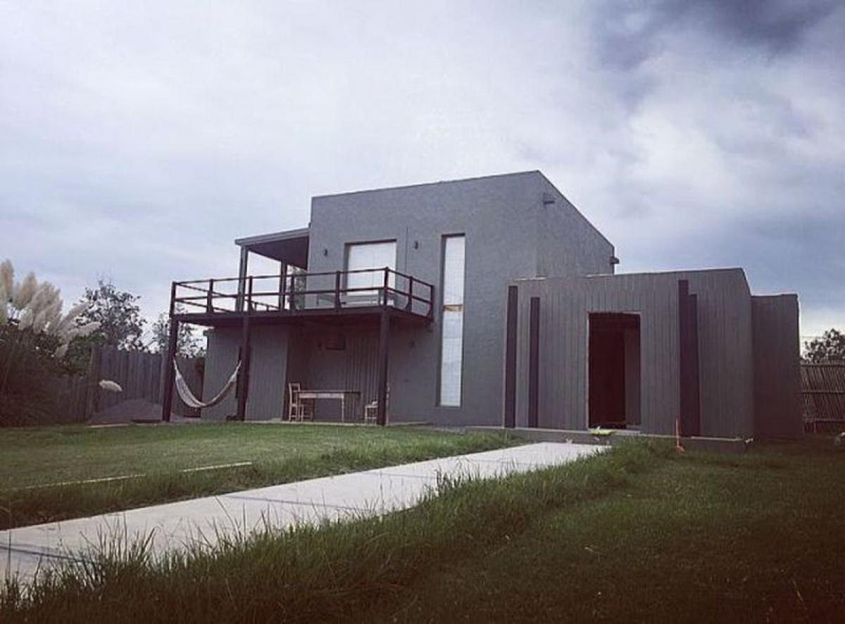 3 bedrooms House in Maldonado, Uruguay No. 7383