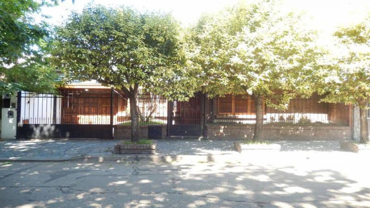 4 bedrooms House in Quilmes, Argentina No. 2038