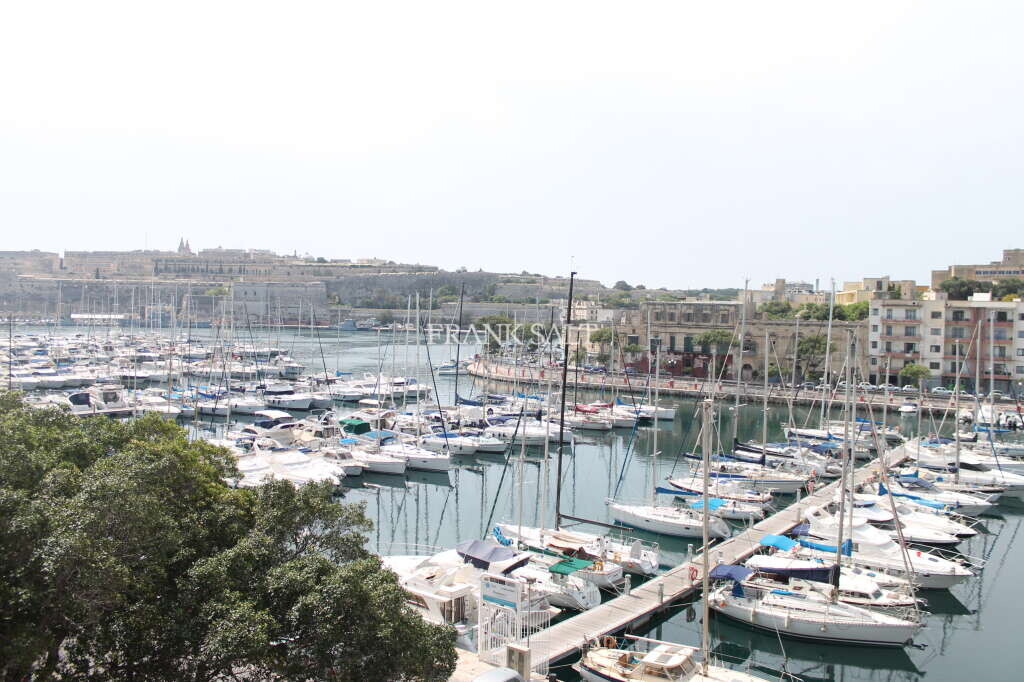 3 bedrooms Apartment in Ta' Xbiex, Malta No. 8720