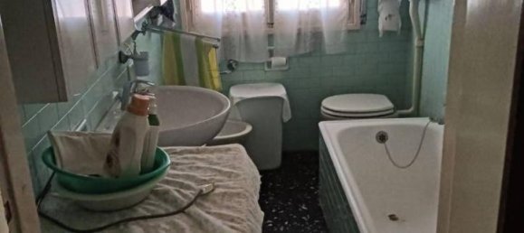 3 rooms Apartment in Modena, Italy No. 120325 5