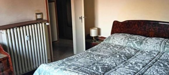 3 rooms Apartment in Modena, Italy No. 120325 10