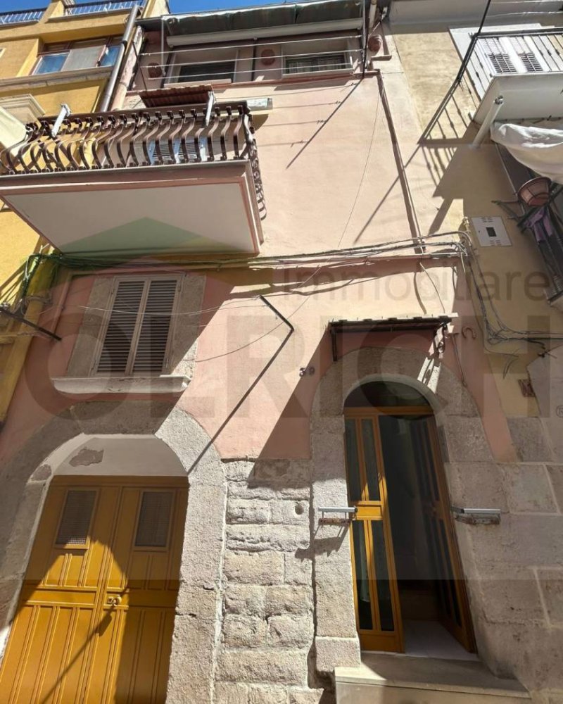 Здание с 5 комнатами в Барлетта, Италия № 343141