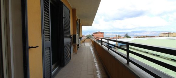 Apartamento de 3 habitaciónes en Reggio Calabria, Italy No. 288217 10