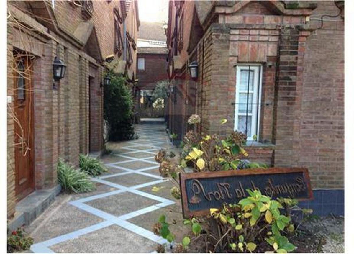 Apartamento de 3 dormitorios en Mar del Plata, Argentina No. 82571