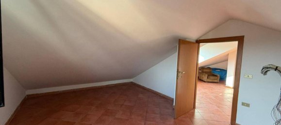 Квартира с 2 комнатами в Лабико, Италия № 166761 12