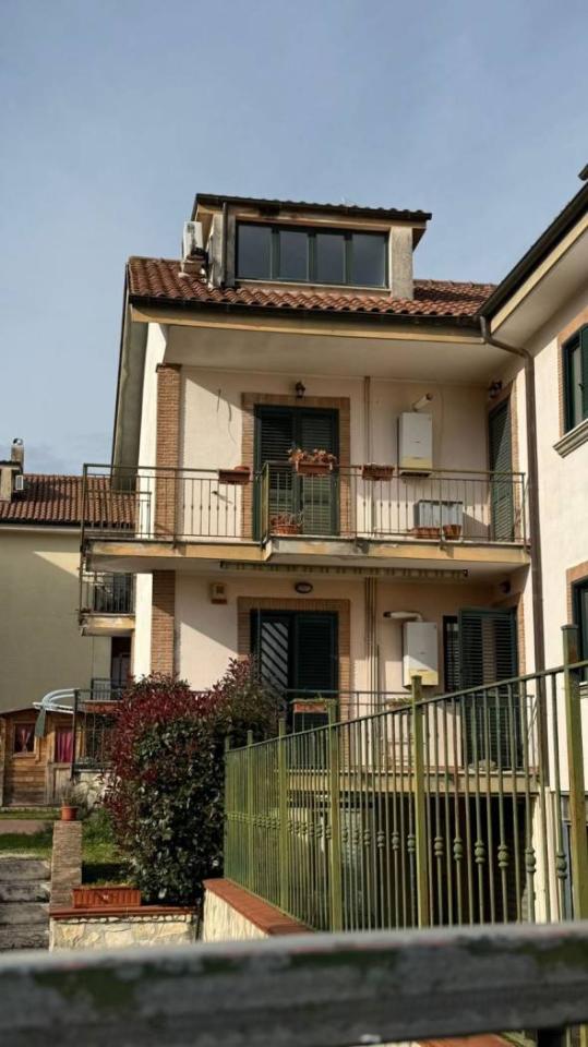 Квартира с 2 комнатами в Лабико, Италия № 166761