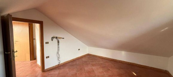 Квартира с 2 комнатами в Лабико, Италия № 166761 10