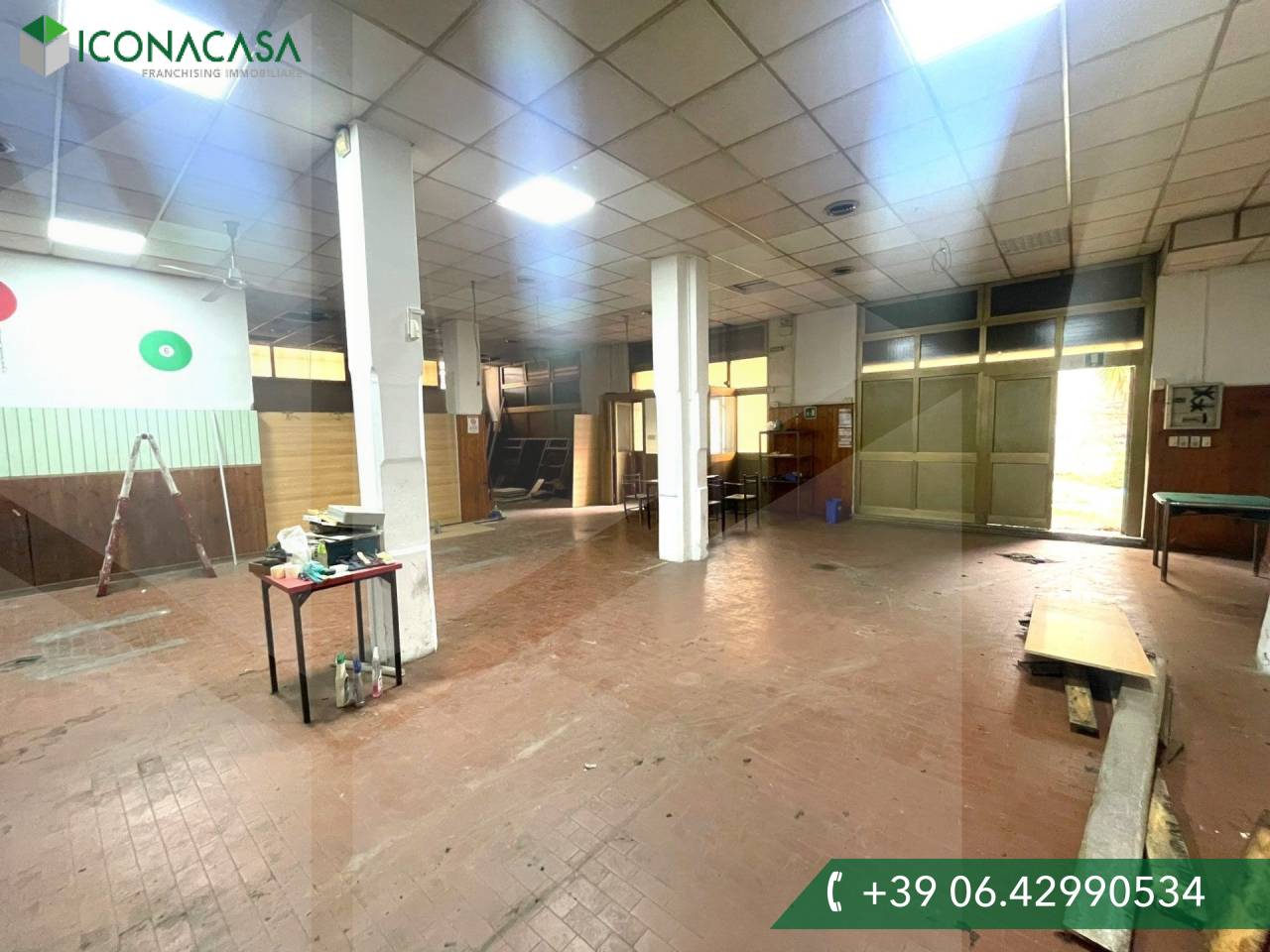1 room Commercial property in Rome, Italy No. 28938