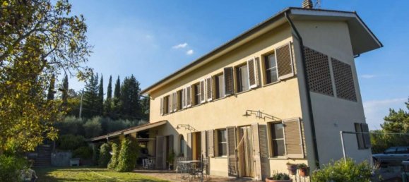 4 bedrooms Villa in Palaia, Italy No. 174 2