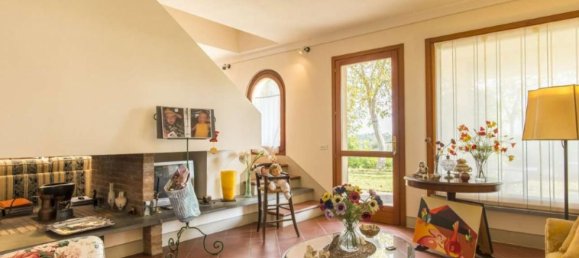 4 bedrooms Villa in Palaia, Italy No. 174 6