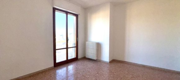 4 rooms Apartment in Ponsacco, Italy No. 23079 10