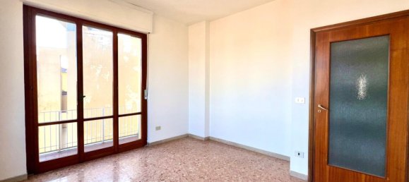 4 rooms Apartment in Ponsacco, Italy No. 23079 3