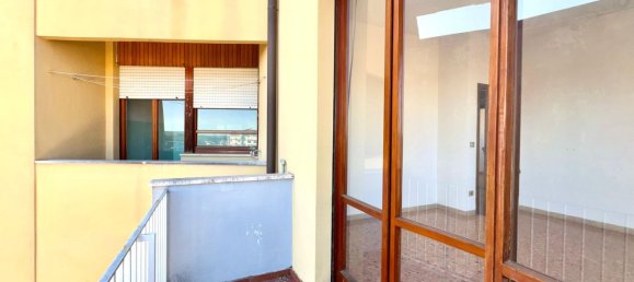 4 rooms Apartment in Ponsacco, Italy No. 23079 2