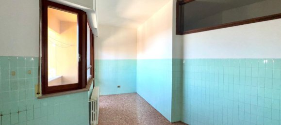 4 rooms Apartment in Ponsacco, Italy No. 23079 5