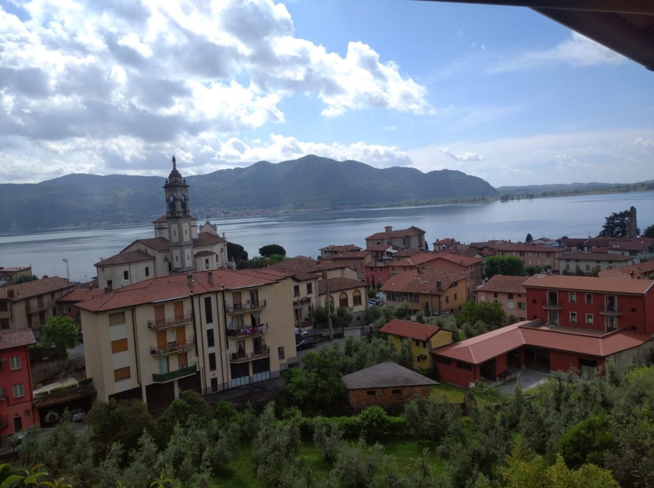 4 bedrooms Apartment in Predore, Italy No. 390529