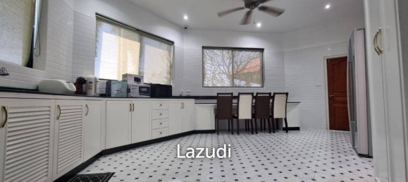 4 bedrooms Villa in Pattaya, Thailand No. 14205 6