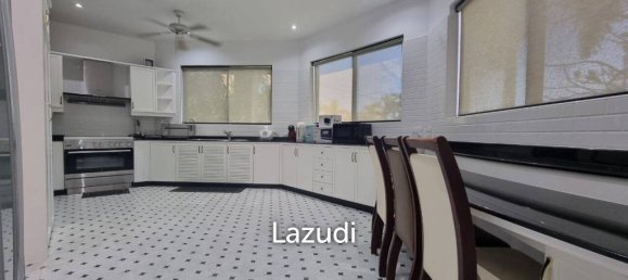 4 bedrooms Villa in Pattaya, Thailand No. 14205 7