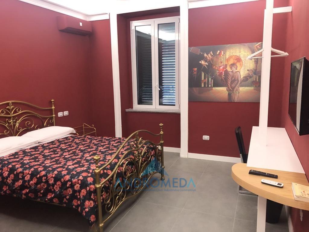 6 rooms Apartment in Naples, Italy No. 137254