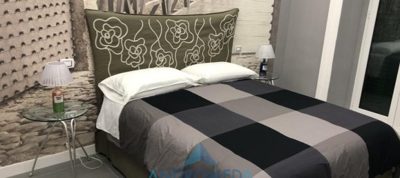 6 rooms Apartment in Naples, Italy No. 137254 2