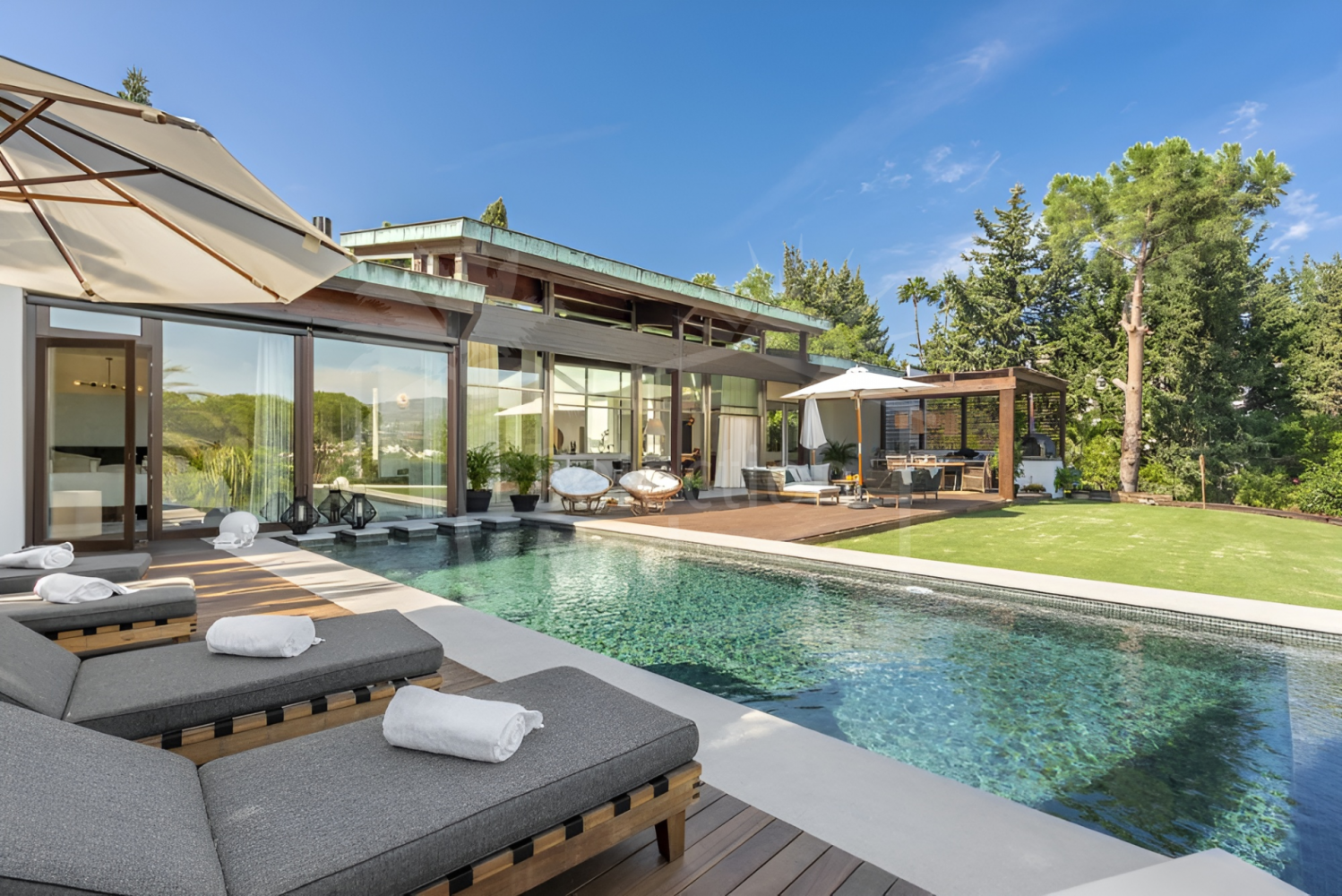 4 bedrooms Villa in Marbella, Spain No. 19007