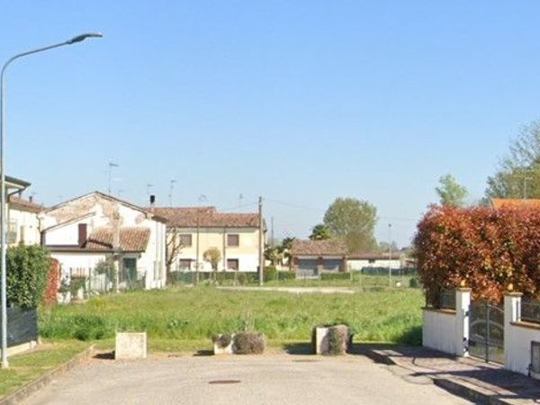  قطعة أرض في Suzzara, Italy رقم 252248