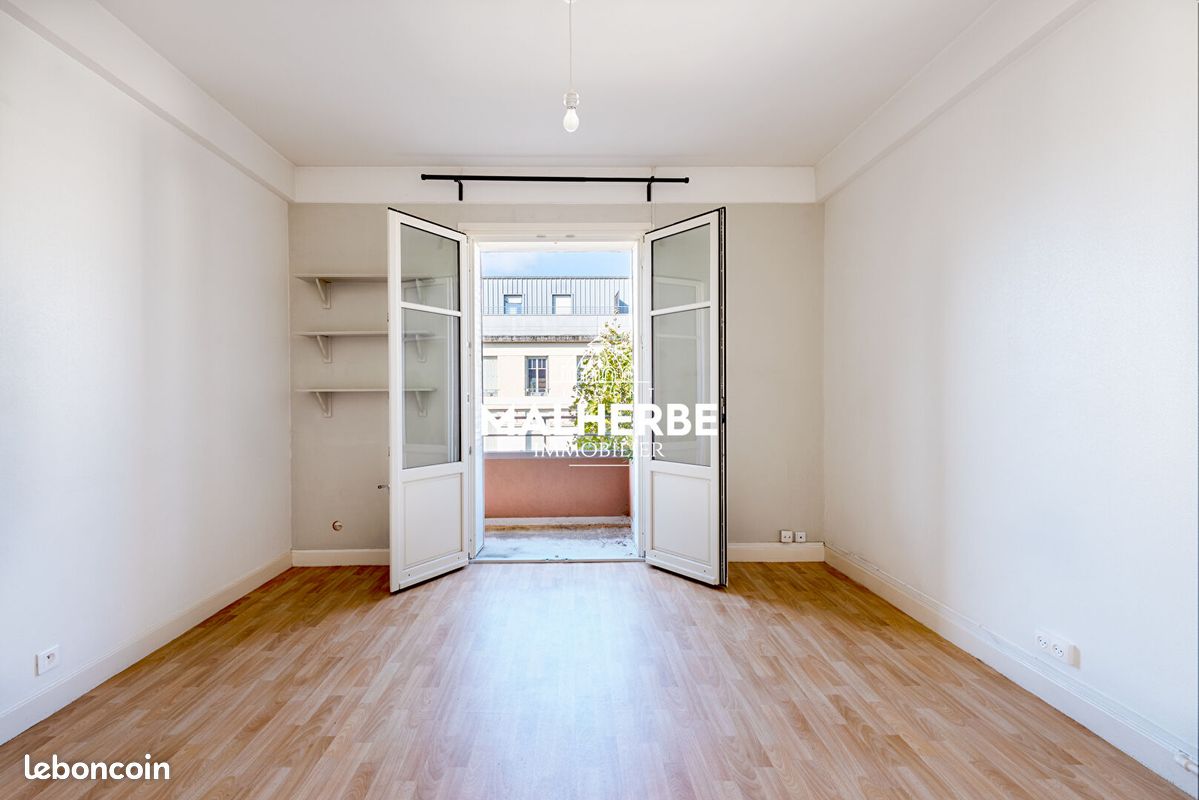 2 bedrooms Apartment in Nancy, France No. 229536