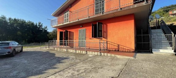 4 bedrooms Villa in Sarzana, Italy No. 305795 2