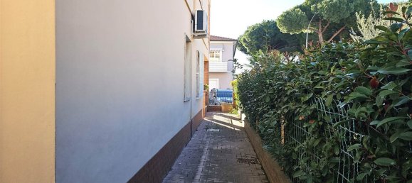 9 rooms Apartment in Cecina, Italy No. 46583 7