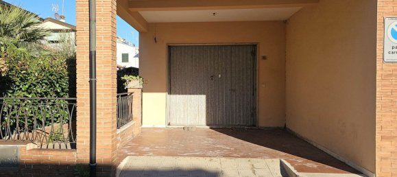 9 rooms Apartment in Cecina, Italy No. 46583 4