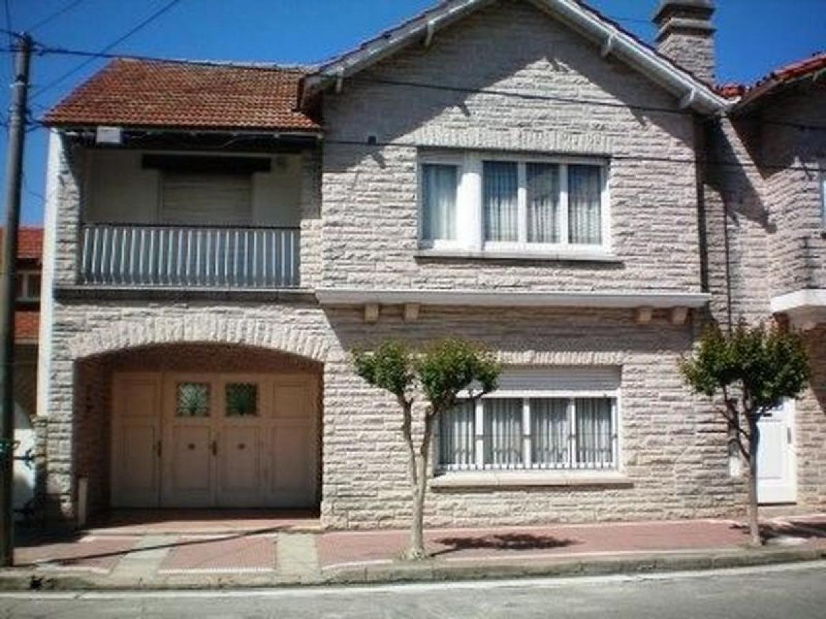 2 bedrooms House in Mar del Plata, Argentina No. 85424