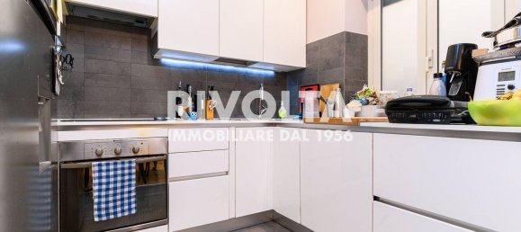 3 rooms Apartment in Rome, Italy No. 88152 27