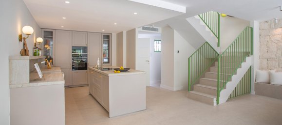 4 bedrooms Villa in Marbella, Spain No. 10115 6