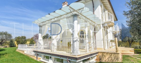 5 bedrooms Villa in Pietrasanta, Italy No. 35789 13