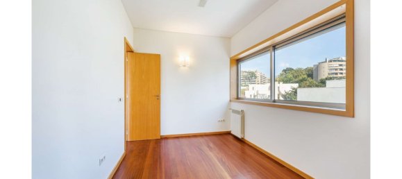 Вилла с 4 спальнями в Порту, Португалия № 125589 12