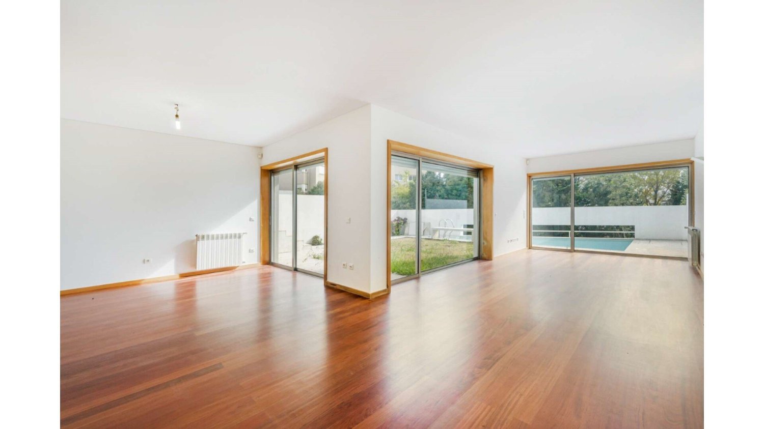 Вилла с 4 спальнями в Порту, Португалия № 125589