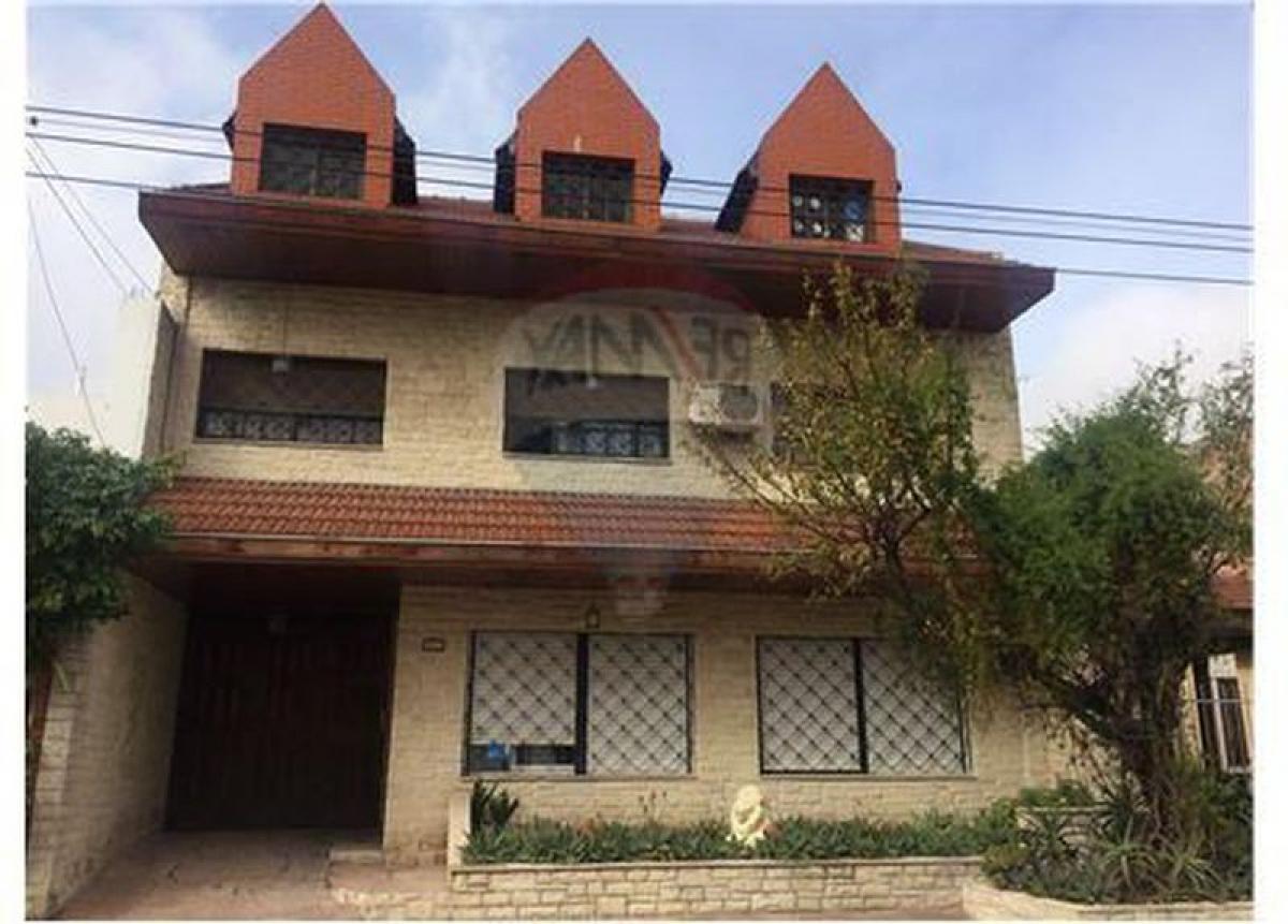 6 bedrooms House in Lanus, Argentina No. 20770