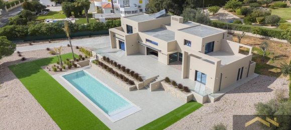 4 bedrooms Villa in Carvoeiro, Portugal No. 9242 5
