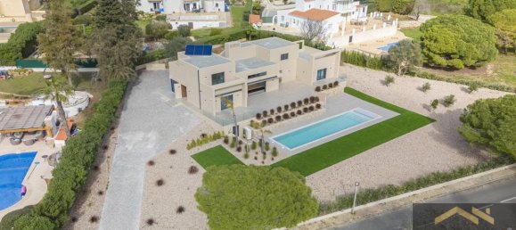 4 bedrooms Villa in Carvoeiro, Portugal No. 9242 7