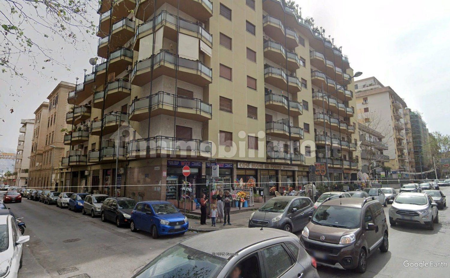 3غرفة عقار تجاري في Palermo, Italy رقم 48047