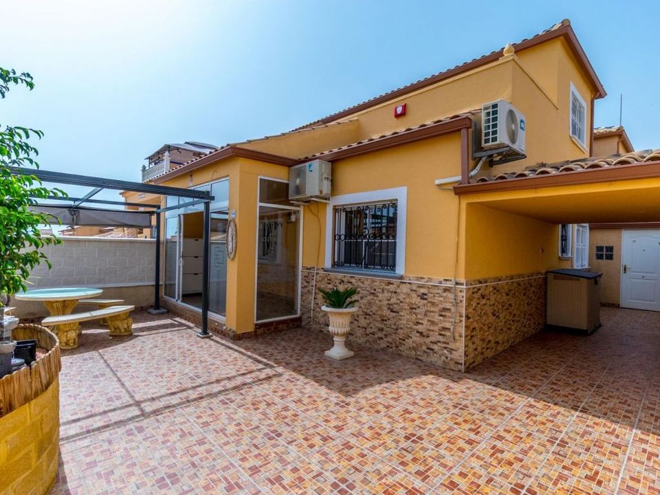 Adosado de 4 dormitorios en Alicante, Spain No. 228456