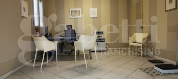 2 rooms Commercial property in Modena, Italy No. 54457 2