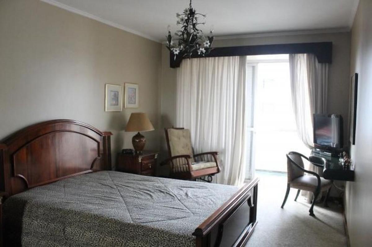 Casa de 4 dormitorios en Sao Paulo, Brazil No. 583388