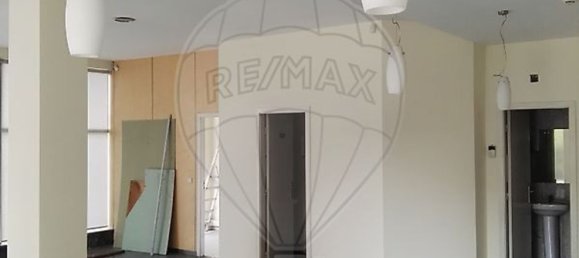 77m² Commercial property in Aborim, Portugal No. 33162 9